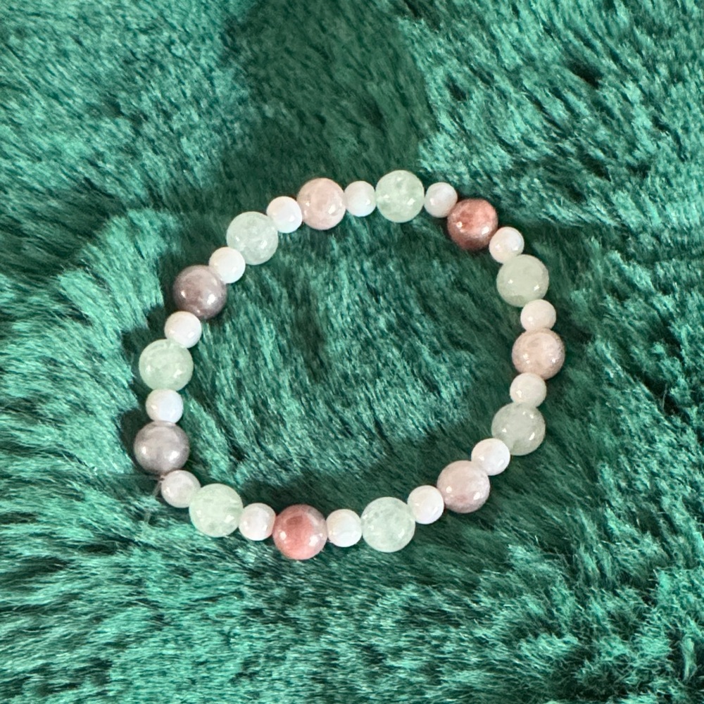 Sunstone and dyed quartz in mint bracelet